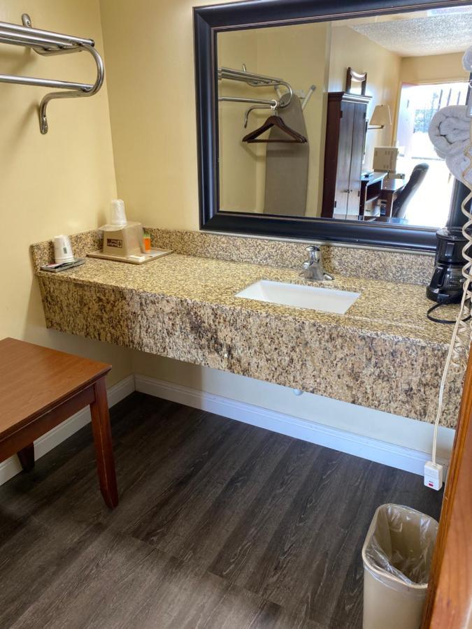 Budget Host Inn - Baxley Экстерьер фото
